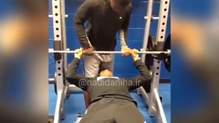 زور زیادی زد زیر در رفت
