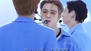 وقتی این طوری از جونگکوک دفاع میکنه نمیریم براشون؟؟