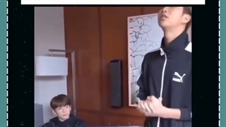 ریکشن کوکی وقتی مونی داشت برای سخنرانی تمرین میکرد