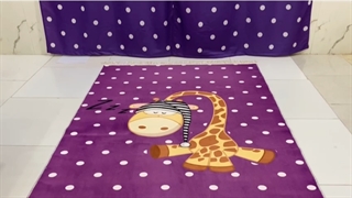 فرش کودک چاپی زرافه زمینه بنفش