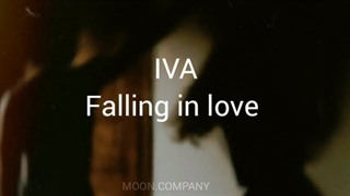 کاور آهنگ Filling in love از Iva کمپانی مجازی moon
