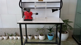 میز و دستگاه گوهرتراشی