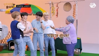 برنامه Hit Village از گروه استری کیدز(Stray Kids)با زیرنویس آنلاین فارسی