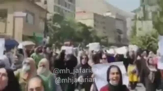 تظاهرات گسترده زنان افغانستان و درگیری با طالبان