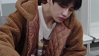 وقتی غذا میخورن ادم هوس میکنه