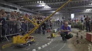 بارگیری با جرثقیل در نمایشگاه