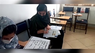 کلاس های حضوری بزرگسالان همراه با کلی فان