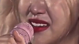 یه پرنصص گریه نمیکنه(البته خودم دم و دقیقه دارم گریه میکنم)