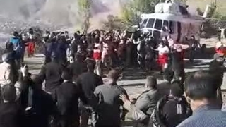 استقبال عاشقان علامه حسن زاده آملی از بالگرد انتقال دهنده پیکرمطهر