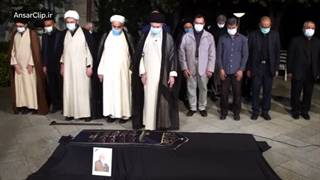 اقامه نماز رهبر انقلاب بر پیکر علامه حسن زاده آملی