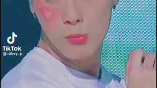 خبر دارم ی خبر داغ  از بینی عضو استرو (کپ مهم)♡ولی خو ای ادیته هم خیلی کیوت بود♡