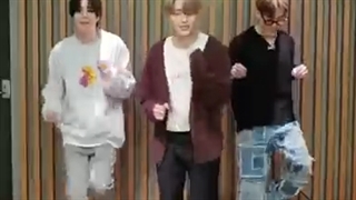 چالش دنس Vibin تیک تاک یونگجه با یوگیوم و بم بم (مکنه لاین)