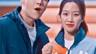 چقدر ازش به خاطر لبخندای لثه نماش بدم میومد :/