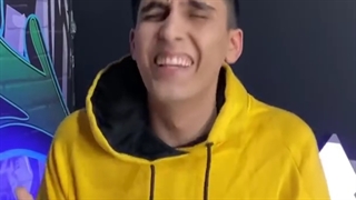 با کجاش داره میزنه؟