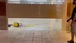 طراحی و ساخت کرکره برقی پلی کربنات درب پارکینگ توسط کامادر