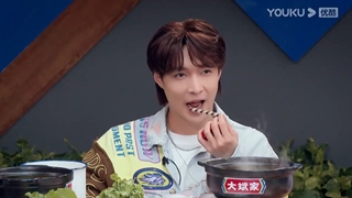 قسمت 8 برنامه"هات پات خوری"  با حضور وانگ ییبو هانگنگ و هنری و لی با هارد ساب فارسی-720p