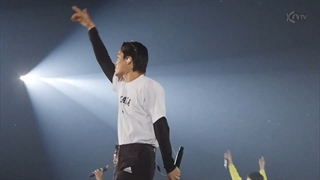 اجرای آهنگ Drop That از اکسو