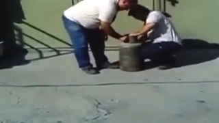 می شه به من بگین باید به اینا بخندم یا براشون ناراحت باشم://///