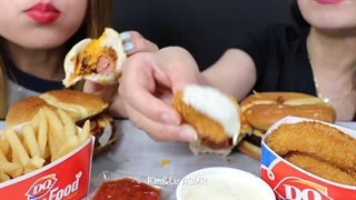 چالش خوردن برگر +سیب زمینی + بستنی