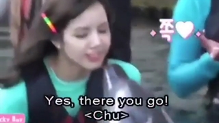 موده دلفینه وقتی لیسا بوسش میکنهxᴅ