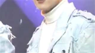 فن کم جونگهان عضو سونتین در اجرای اهنگ rock with you