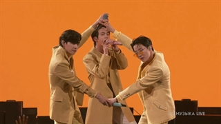 اجرای Butter در مراسم AMAs