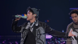 اجرای کامل My universe بی تی اس همراه با کلد پلی در مراسم AMAs