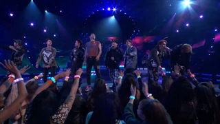 اجرای مای یونیورس بی تی اس و کلدپلی در مراسم AMA 2021