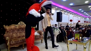 اجرای نمایش کودکانه در جشن مدرسه