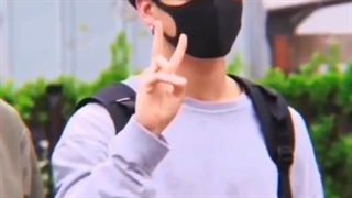 جونگ‌کوکم باورش نمیشه دست داره⁦( ╹▽╹ )⁩