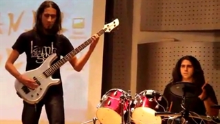 میتینگ دنیای انیمه در شهریور 94 و اجرای آهنگ اوپنینگ انیمه Attck on Titan