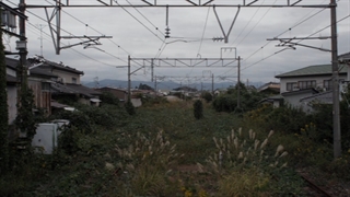 رخشاره چشم اندازهای زیبای شهر ژاپنی رهاشده و تهی از باشنده به همراه آوای زیبای پیرامونی باد و باران