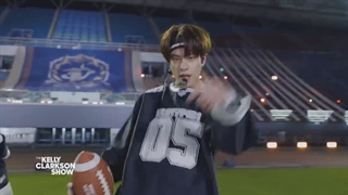 اجرای Tamed-Dashed انهایپن در The Kelly Clarkson Show ( دبیو در تلویزیون آمریکا )