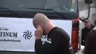 کشیدن کامیون ۸ تنی با گوش!