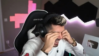 OLD MUSIC VIDEOS فرشااااااااااد شب پره وارد میشود {مولتییییی سمممممممم@@_@@}