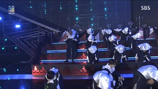 اجرای ویژه کریسمس آهنگ Thunderous از Straykids در SBS