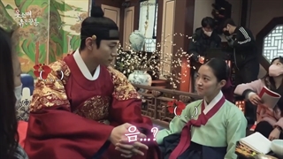 پشت صحنه قسمت یازدهم و دوازدهم سریال سراستین قرمز با زیرنویس