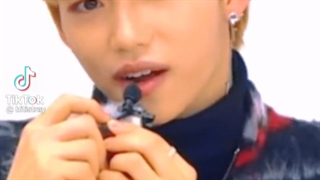 فلیکس صداش خیلی خوبه ولی واقعا بهش نمیاد که از کوکی من کوچیکتر باشه