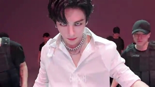 اجرا ^MOTLEY CREW^ از هیونجین عضو استری کیدز