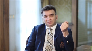 آیا دندان های ایمپلنت شده را میتوان جرم گیری کرد؟| دکتر هومن عشقی