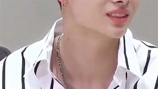 بیا با اون استیلت رد شو از رومون راحت شی ×_×( دکمه هاتم ببند داداچ:))