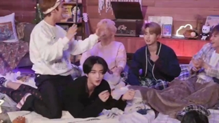 لایو  SKZ Pajamas party <زیرنویس فارسی>