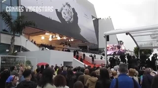 بیوتی استار | در Cannes | با رزی بلک پینک | لطفاً گزارش نکنید