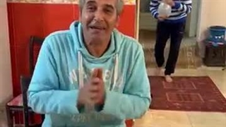 کلیپ طنز | آب ریختن علی اسماعیلی به باباش