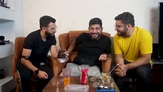 آقا رضا رو مجازات کردن (به آقا رضا سوسک دادن)