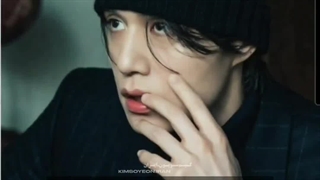 داشتم پستای جدید لی‌دونگ‌ووک رو میدیدم که یهو یه‌چیزی به‌نظرم آشنا اومد: