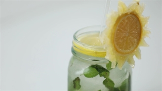 ویدئو طرز تهیه کوکتل موهیتو