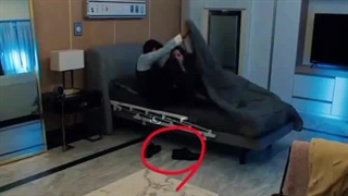 جوری که عوامل خودشون غرق سناریو و زیبایی این کاپل شدن ، همش سوتی دادن ! :خنده: سریال وقتی تلفن زنگ میخوره