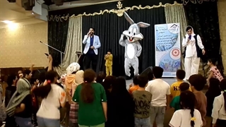 اجرای جشن مدرسه با عروسک تنپوش