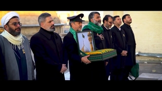 اهتزاز مجدد پرچم امام رضا(ع) بر بالای گنبد مطهر پس از زیارت خانواده های لبنانی